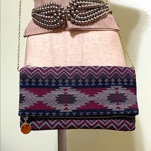 🖤NEW💕Woven Aztec clutch with strap